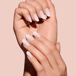 Mani Muse Good Ombres Press-On Nails on hand model